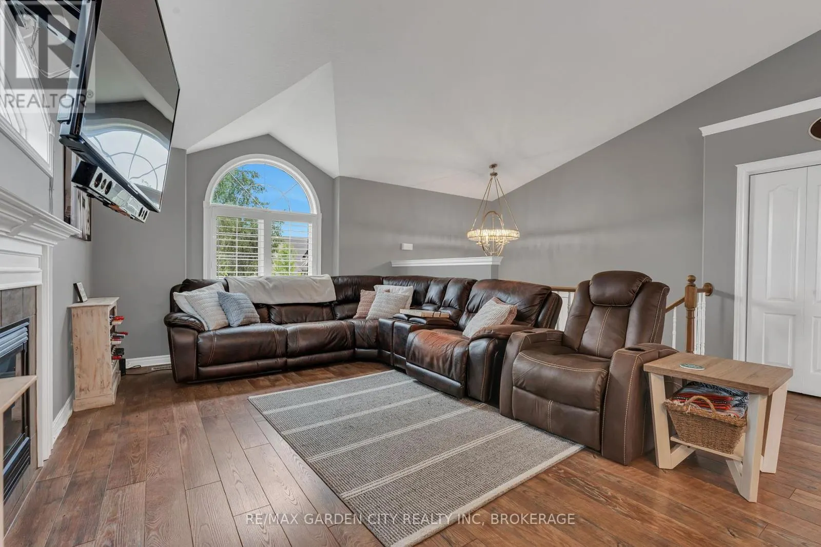 21 CHERRY AVENUE