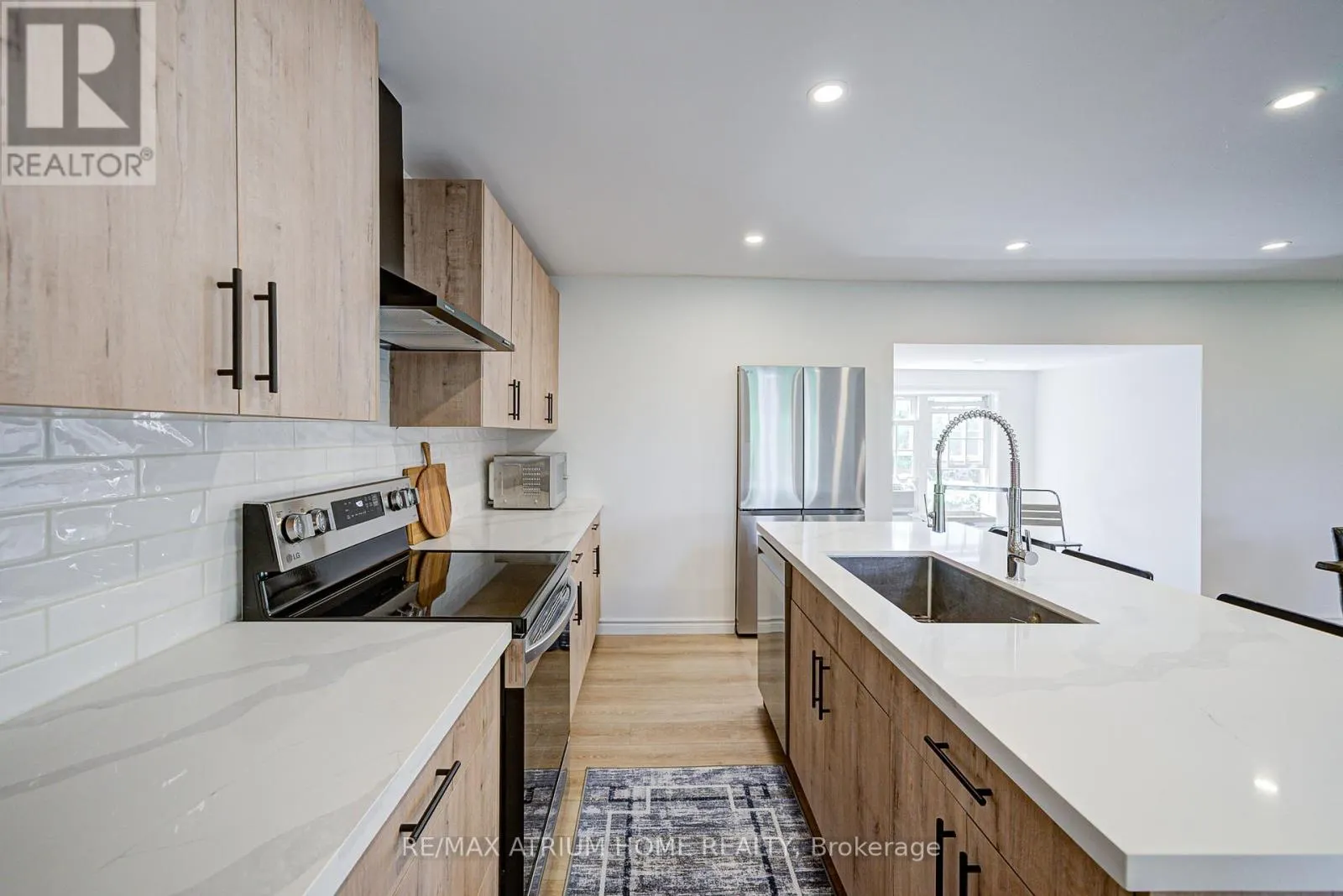 339 SOUTH BAY ROAD