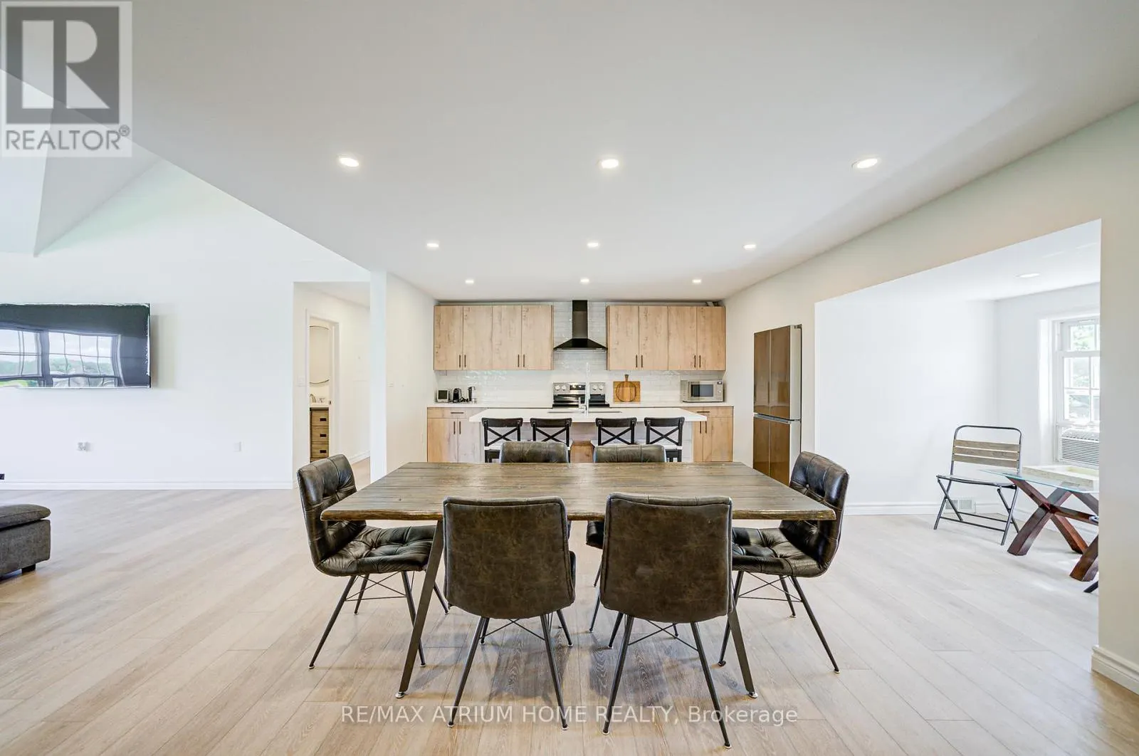339 SOUTH BAY ROAD