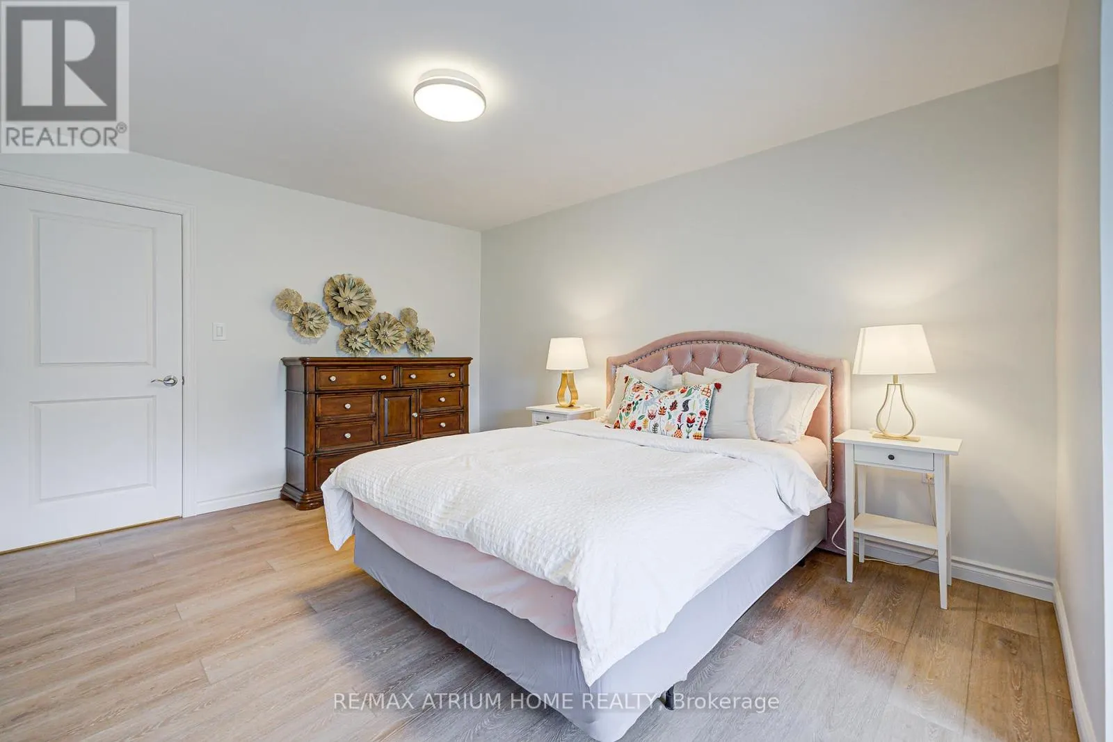 339 SOUTH BAY ROAD