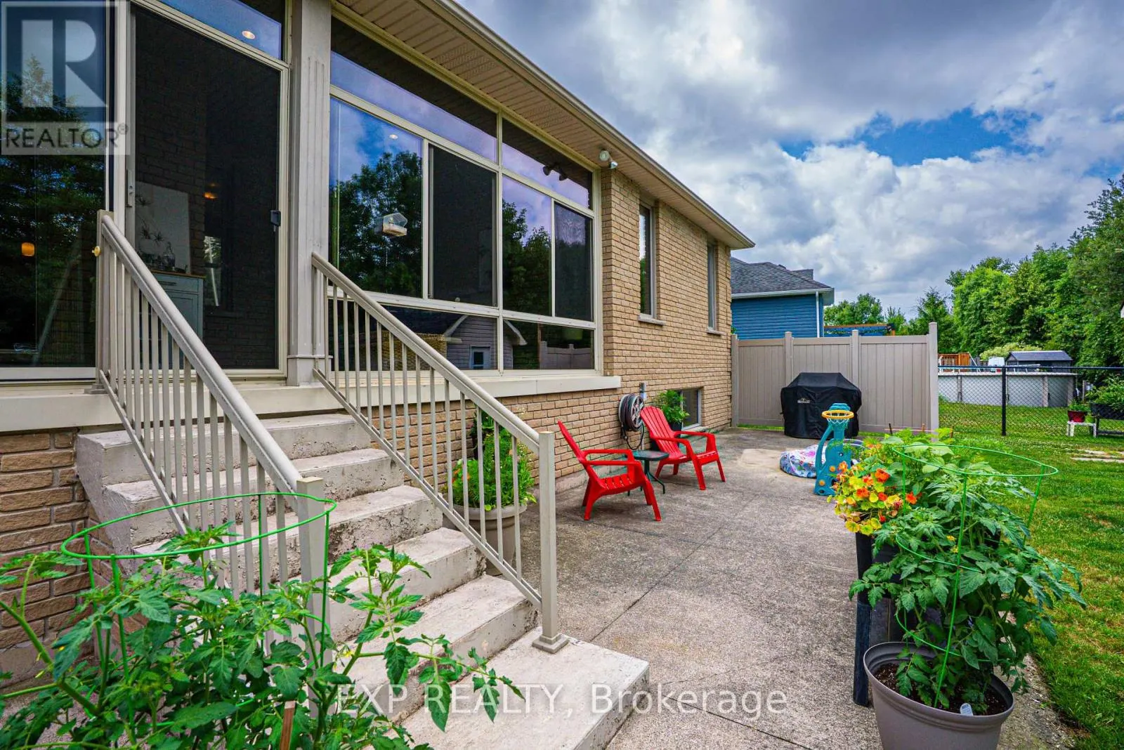 3300 CHARLESTON DRIVE