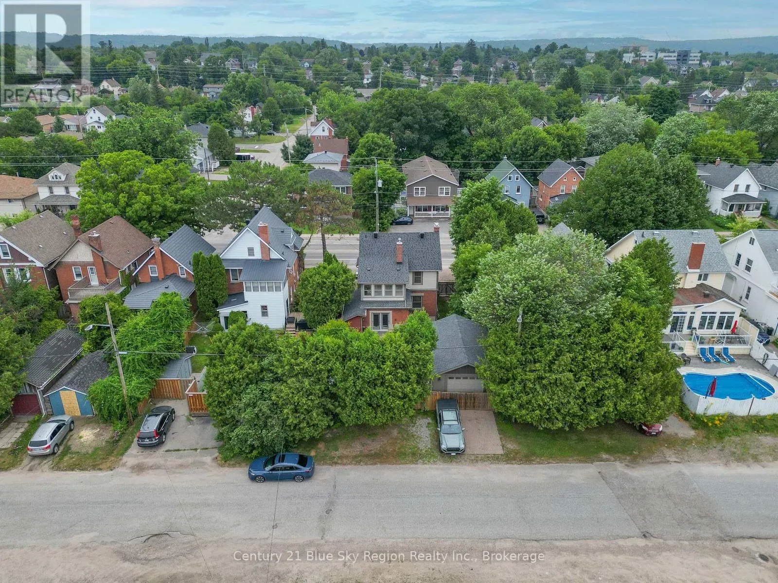 871 MAIN STREET W