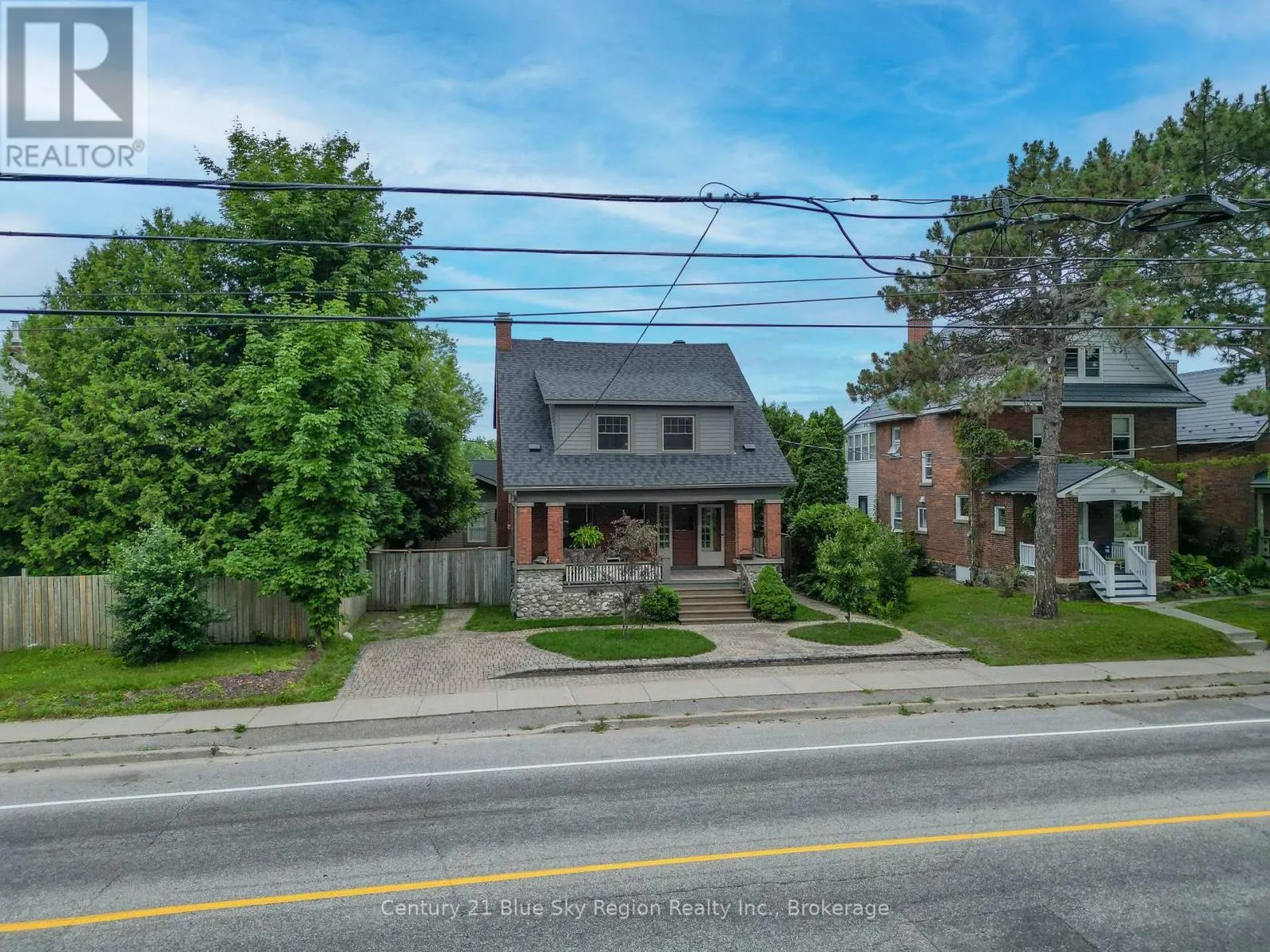 871 MAIN STREET W