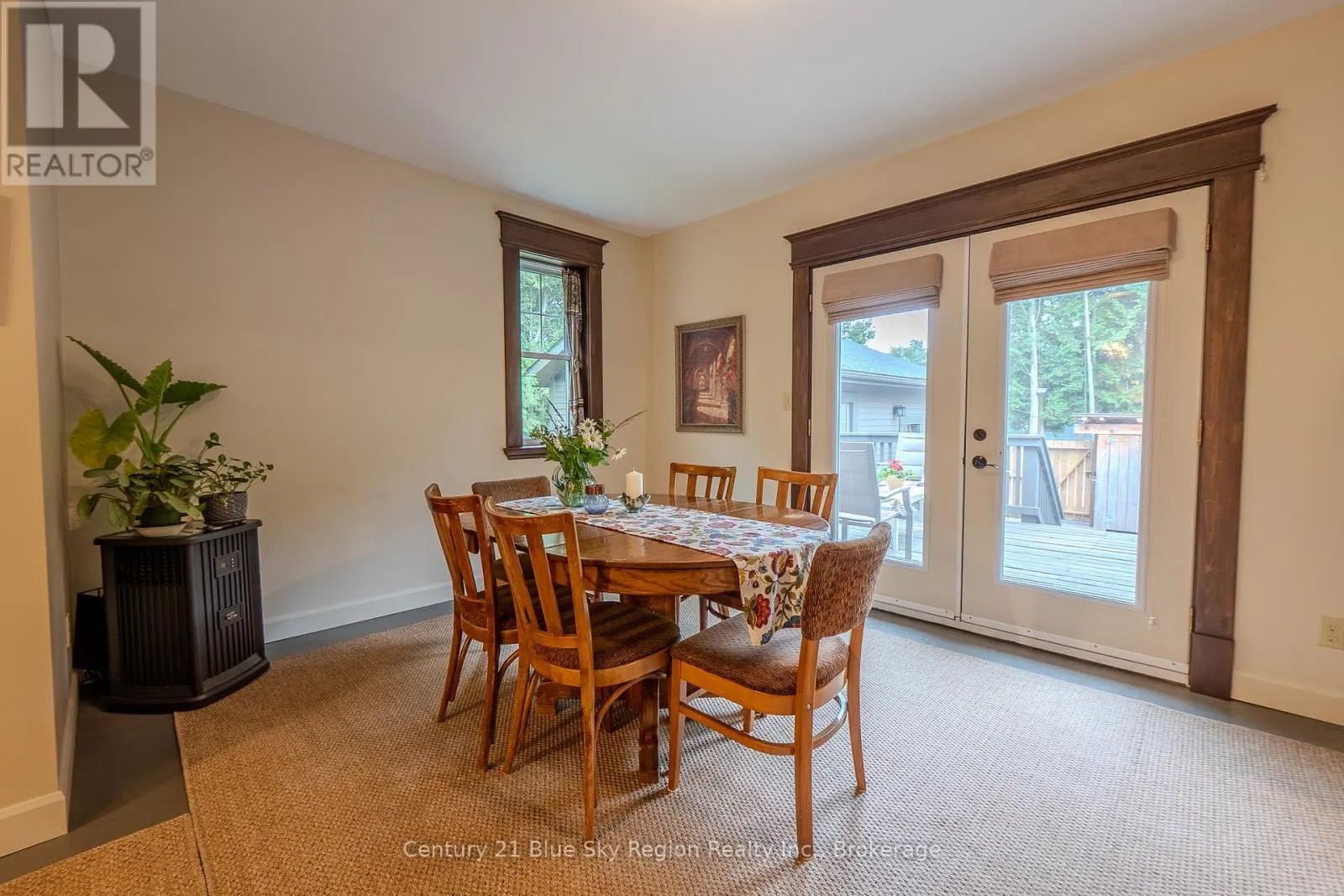 871 MAIN STREET W