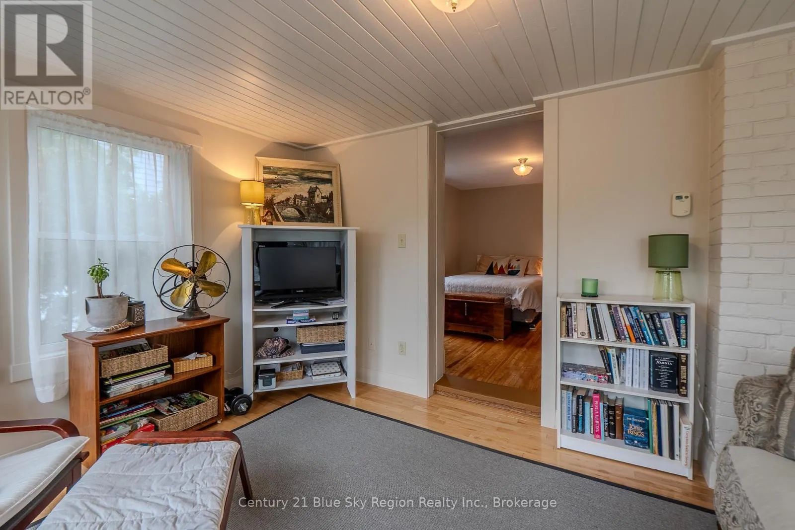 871 MAIN STREET W