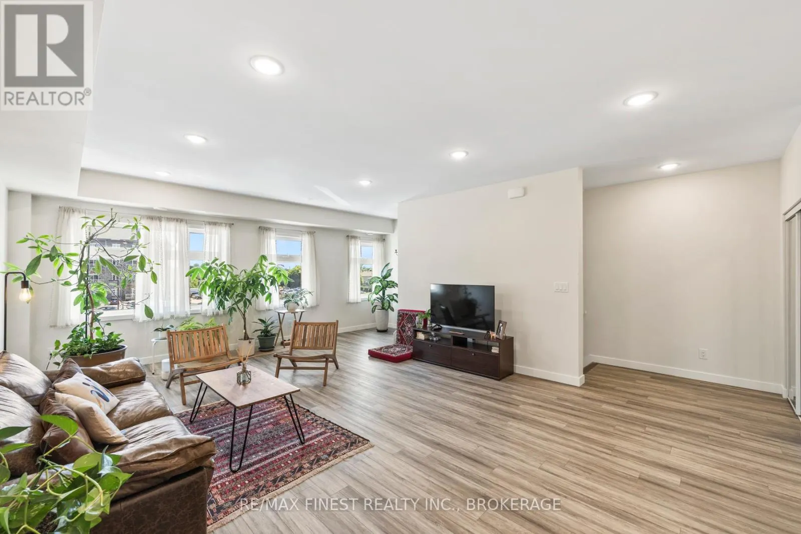 302 - 809 DEVELOPMENT DRIVE, #302