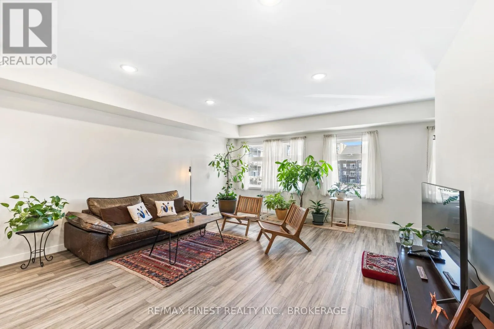 302 - 809 DEVELOPMENT DRIVE, #302