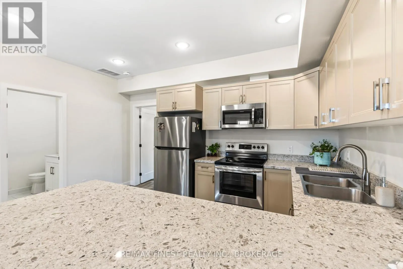 302 - 809 DEVELOPMENT DRIVE, #302