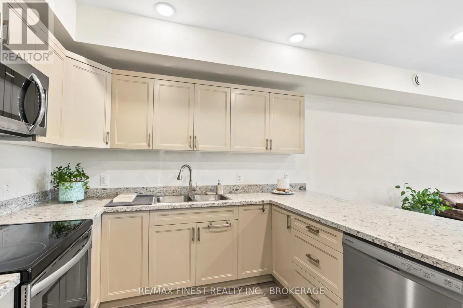 302 - 809 DEVELOPMENT DRIVE, #302