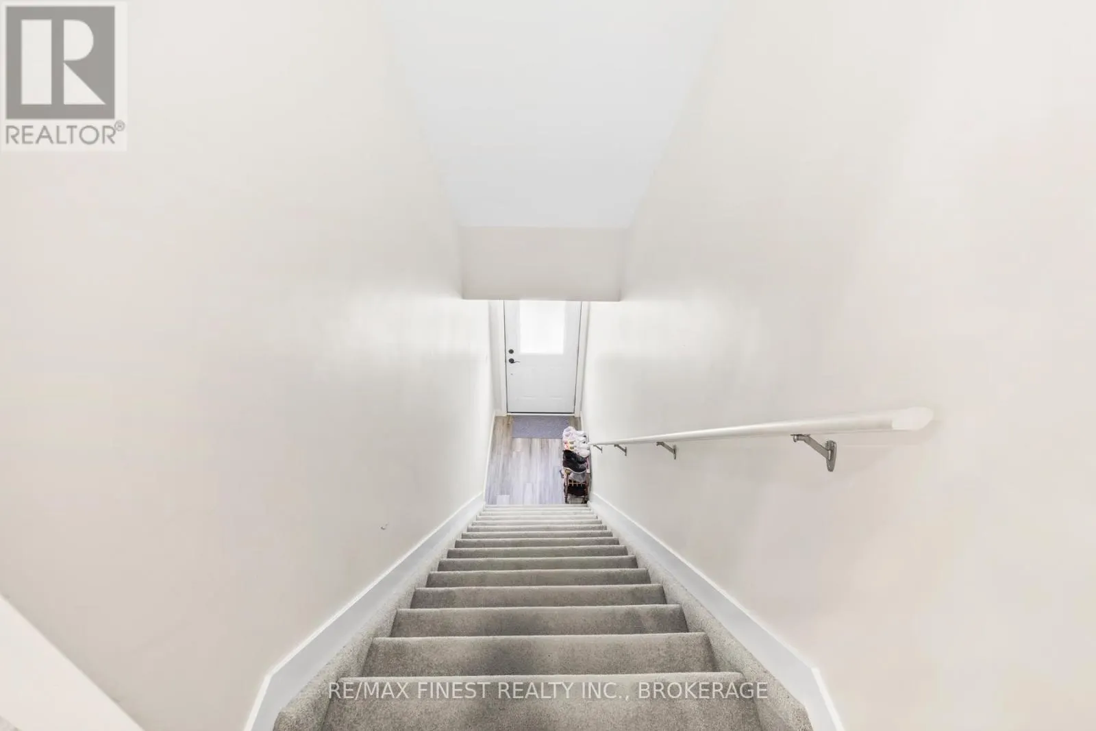 302 - 809 DEVELOPMENT DRIVE, #302