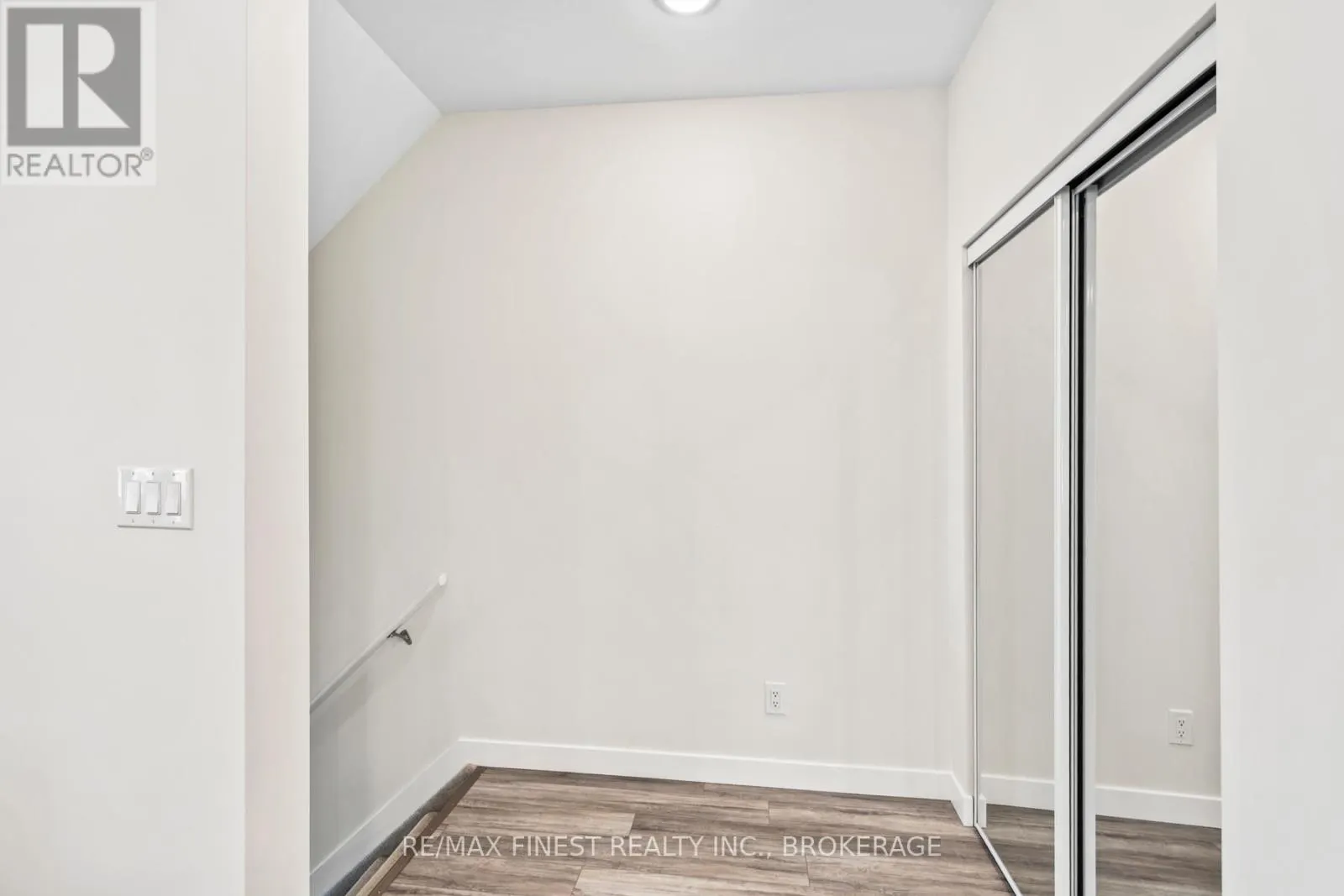 302 - 809 DEVELOPMENT DRIVE, #302