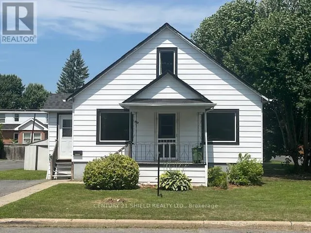 513 FOURTH STREET E