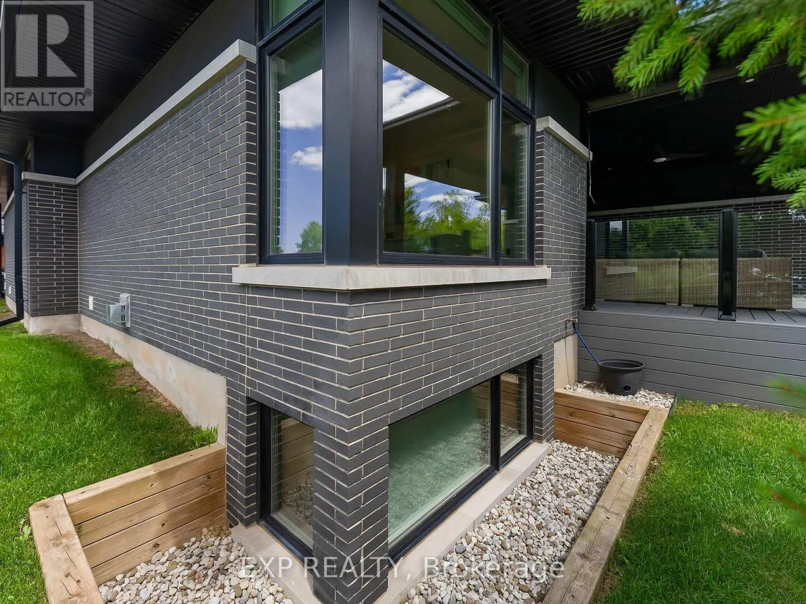 7 TALIESIN TRAIL