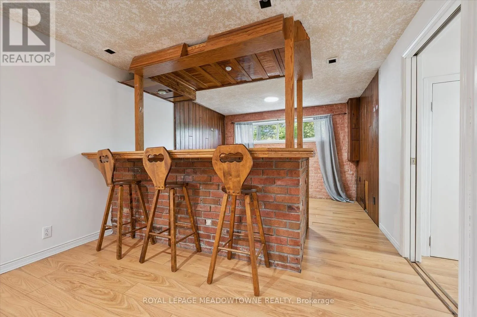 77 PINEMEADOW CRESCENT