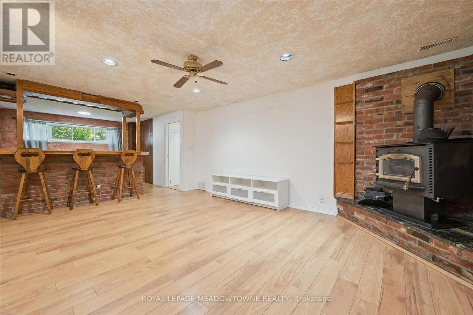 77 PINEMEADOW CRESCENT