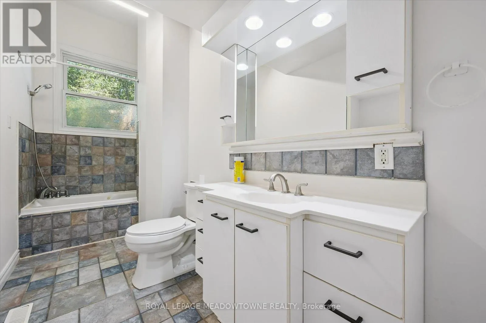 77 PINEMEADOW CRESCENT
