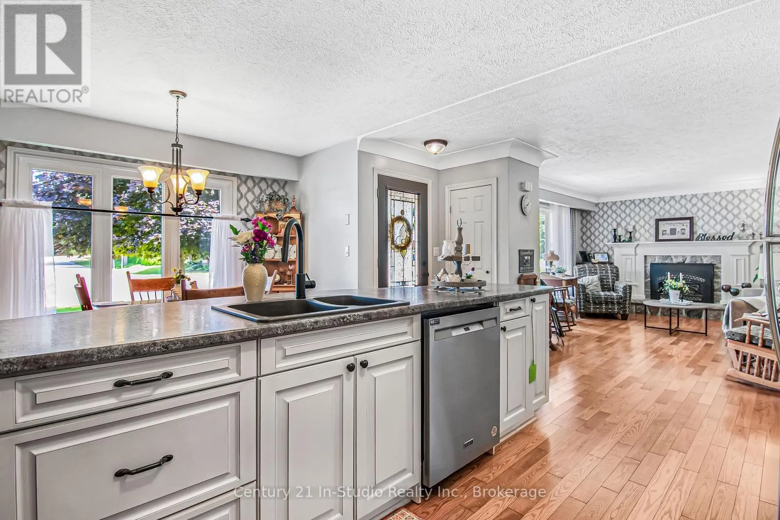 62 EDITH AVENUE