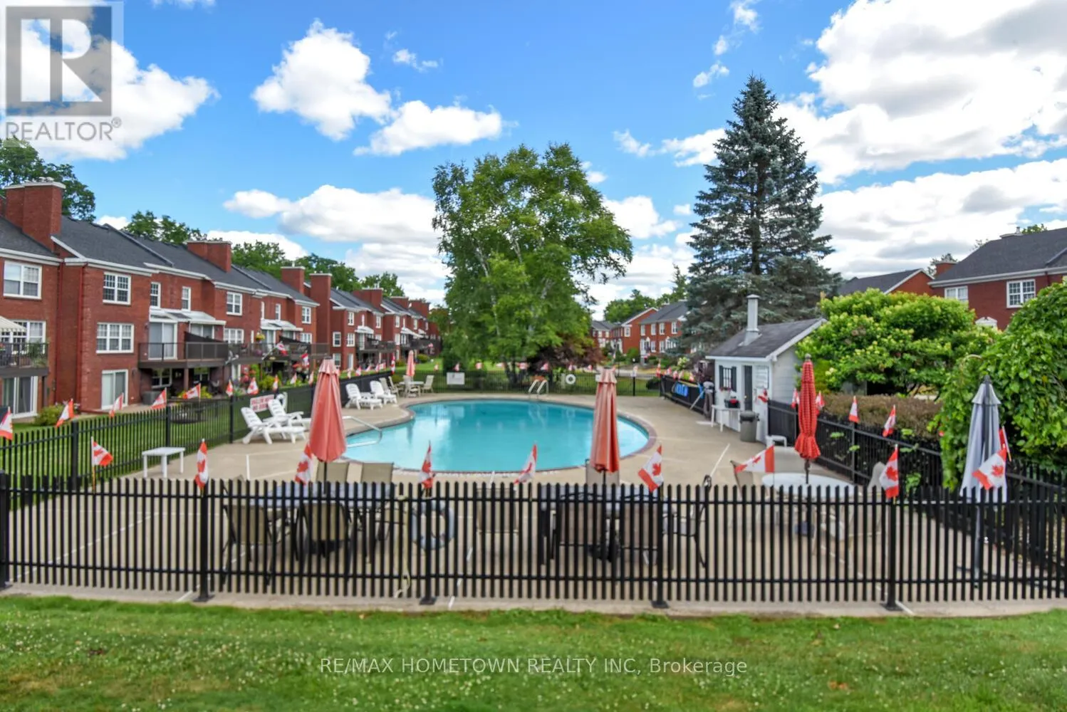 33 COUNTRY CLUB PLACE