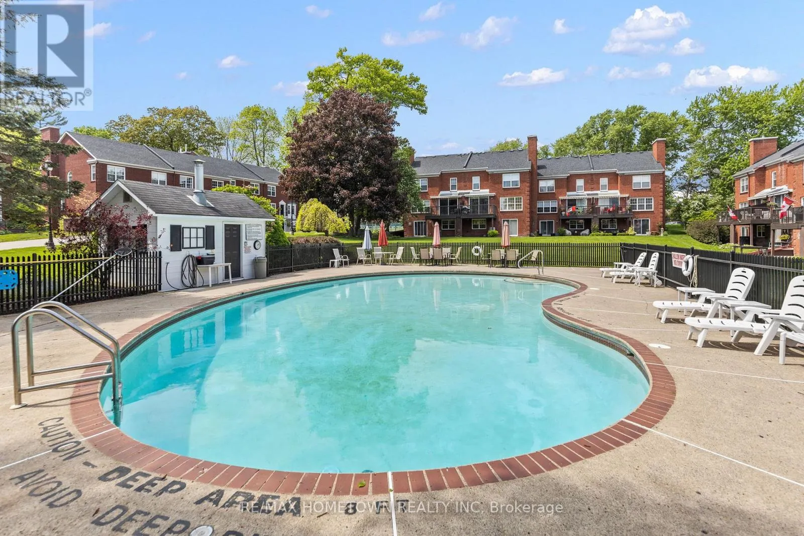 33 COUNTRY CLUB PLACE