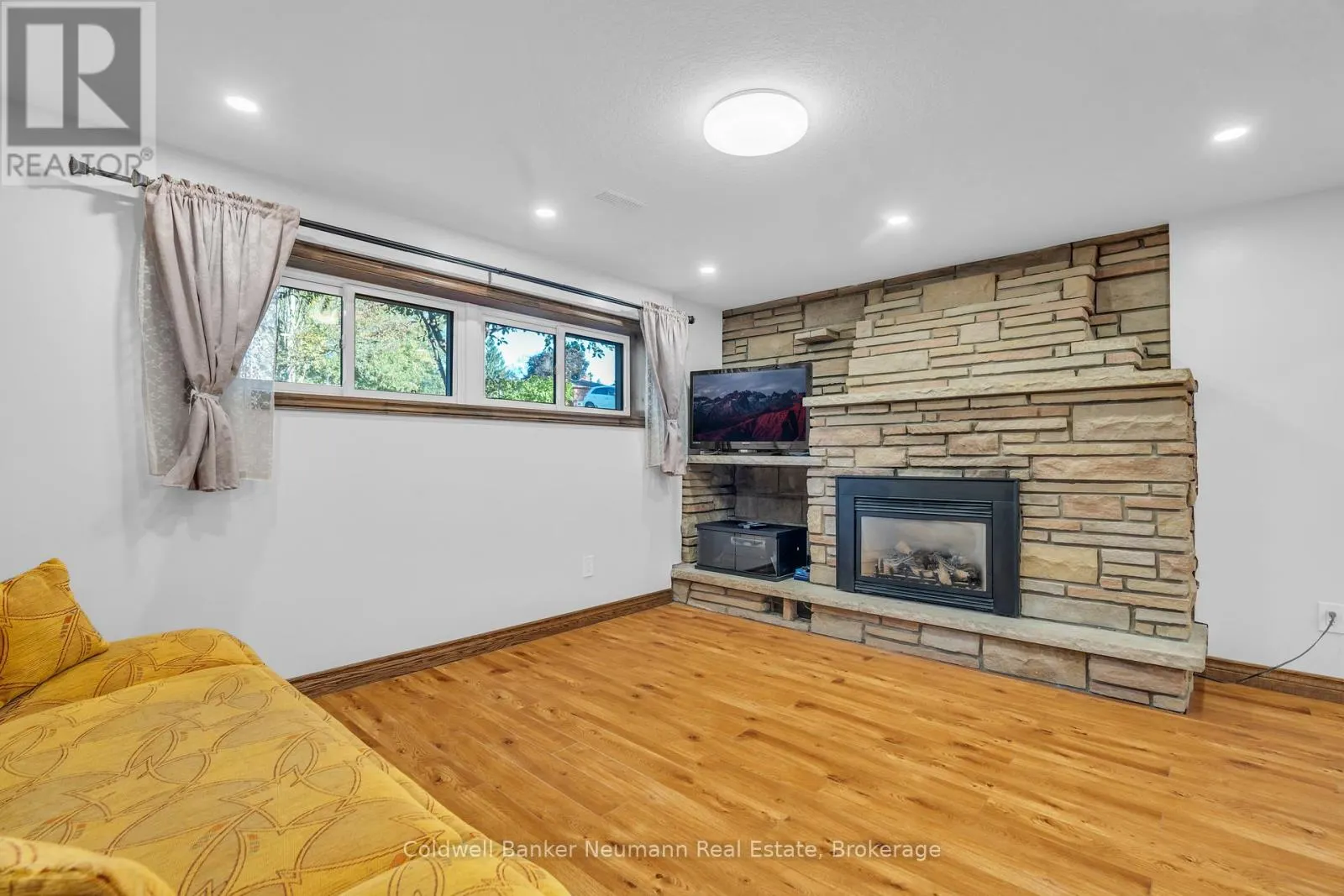 2 HAMILTON DRIVE