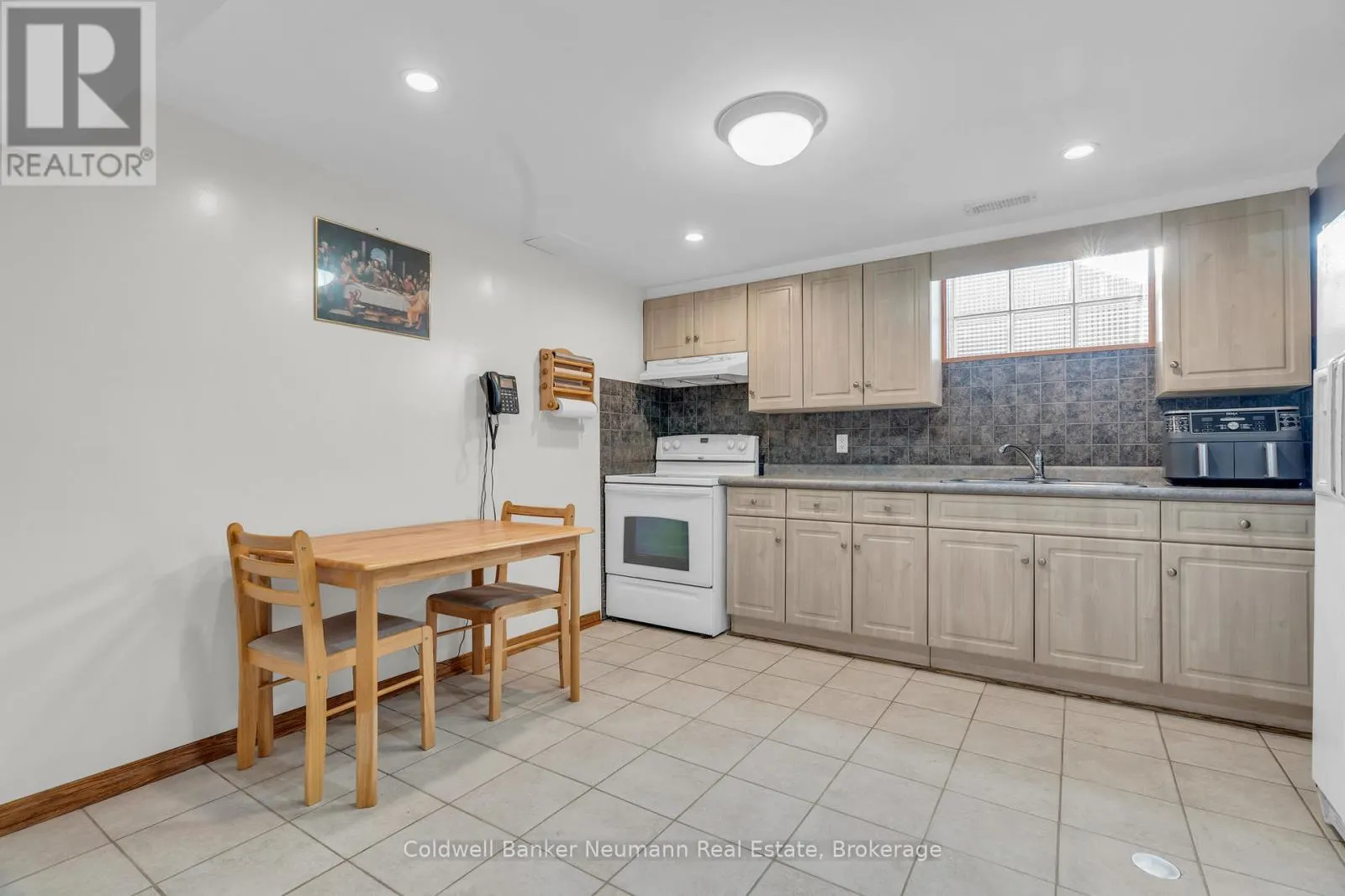 2 HAMILTON DRIVE