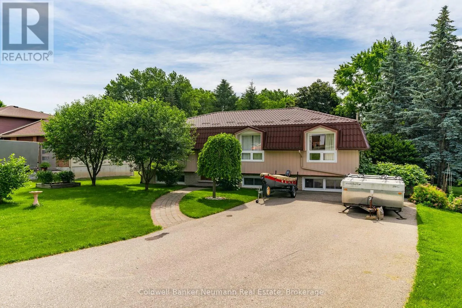 2 HAMILTON DRIVE
