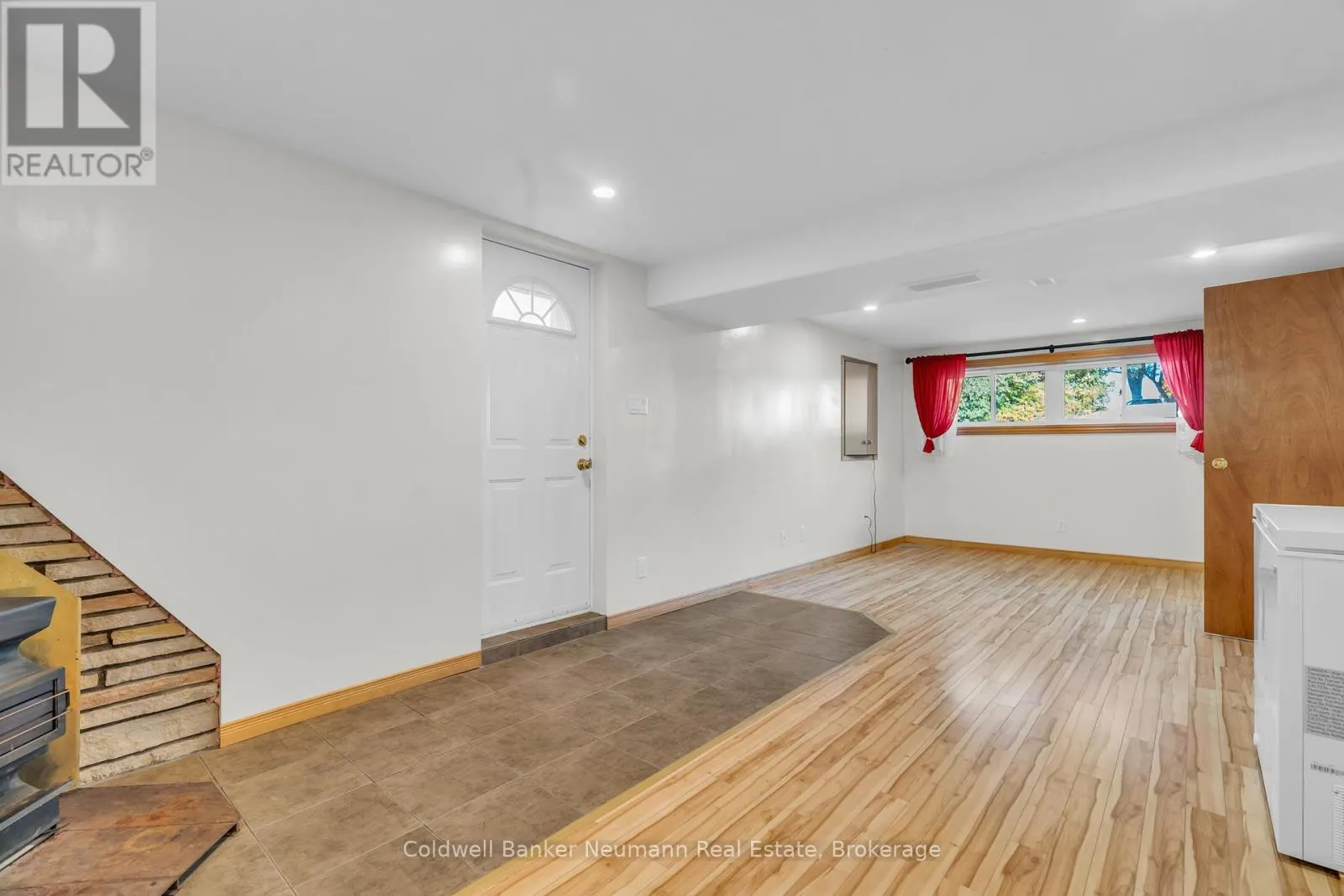 2 HAMILTON DRIVE