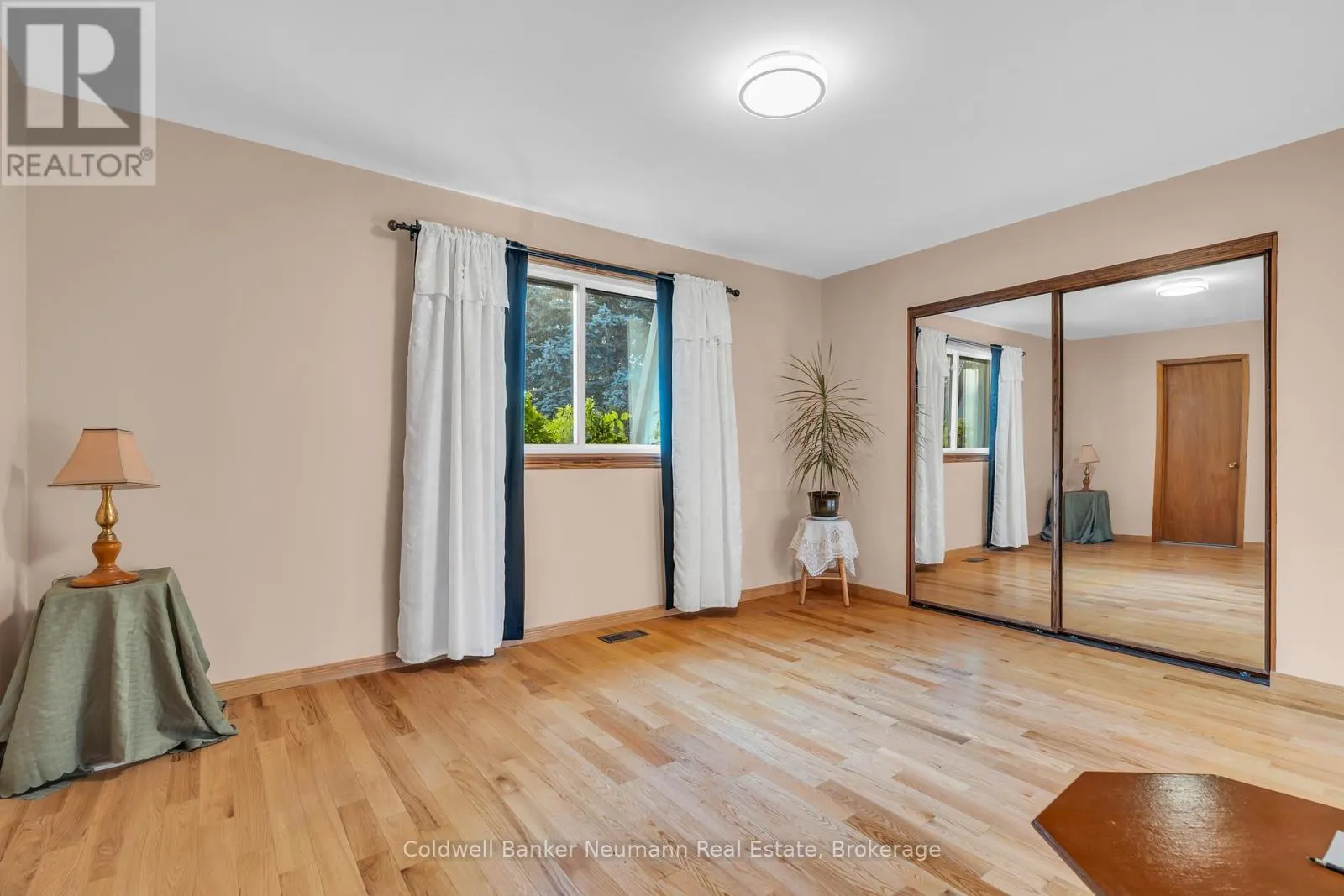2 HAMILTON DRIVE