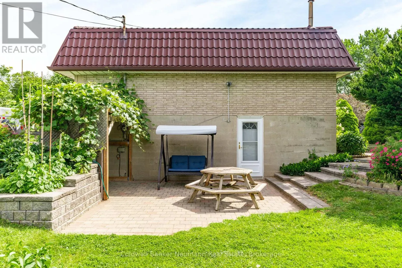 2 HAMILTON DRIVE