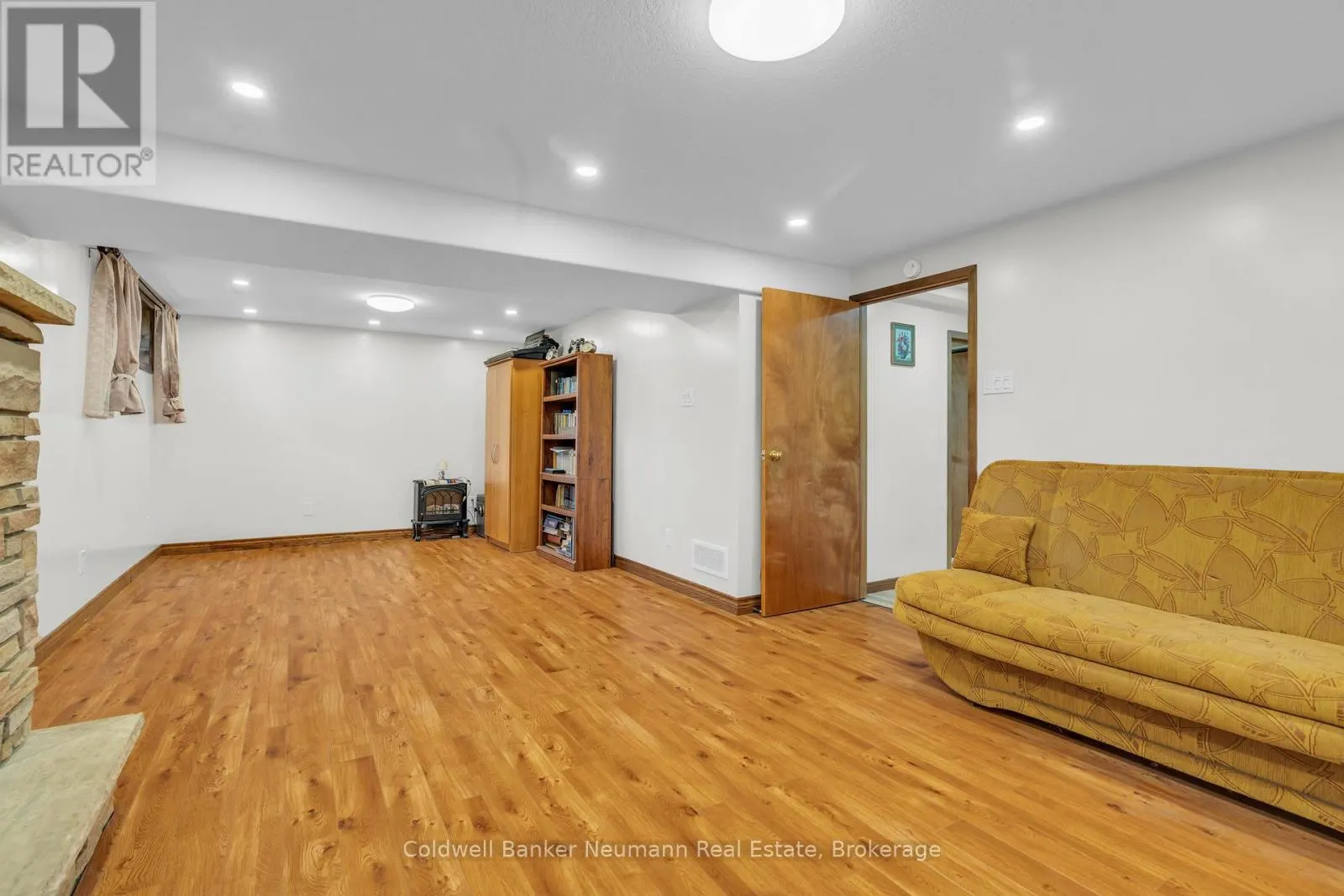2 HAMILTON DRIVE