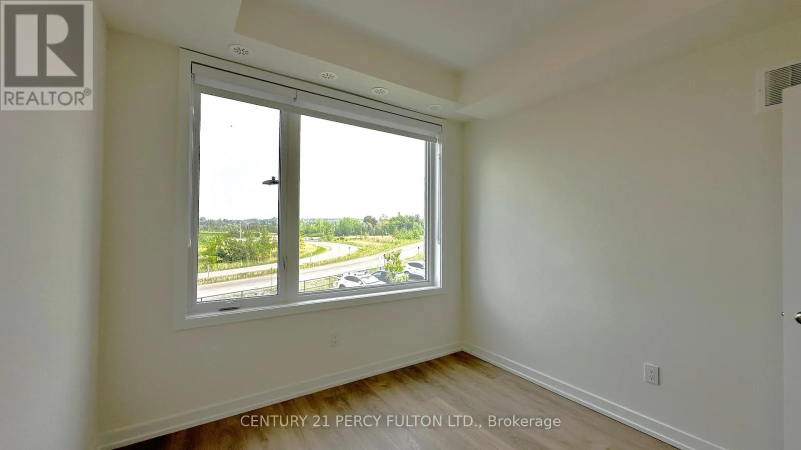1402 - 160 DENSMORE ROAD