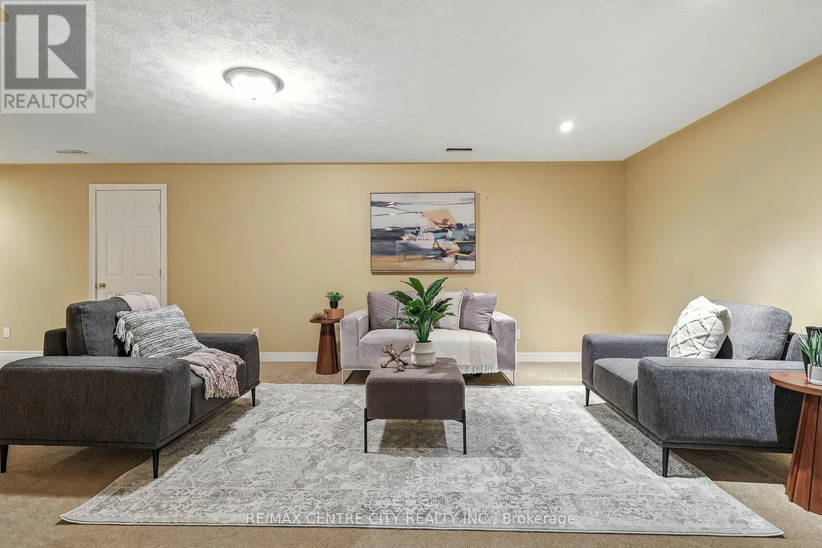 92 GLENDALE DRIVE