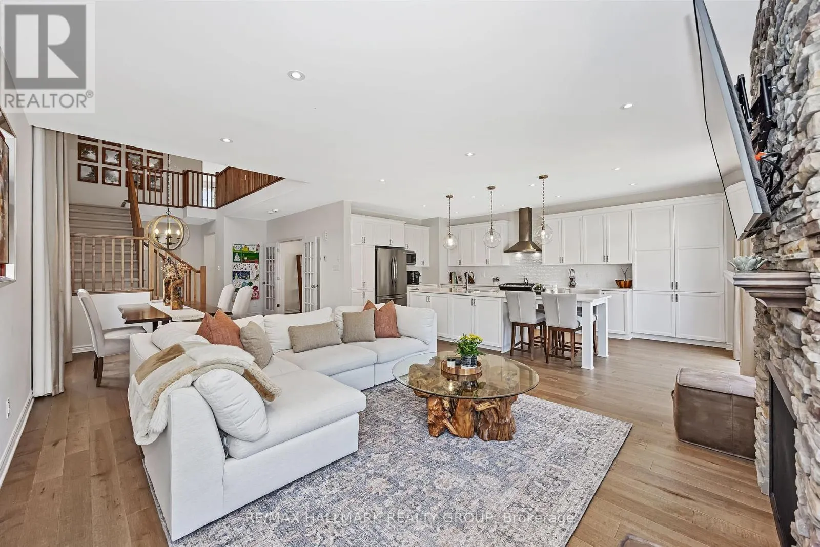 271 MOUNT NEBO WAY