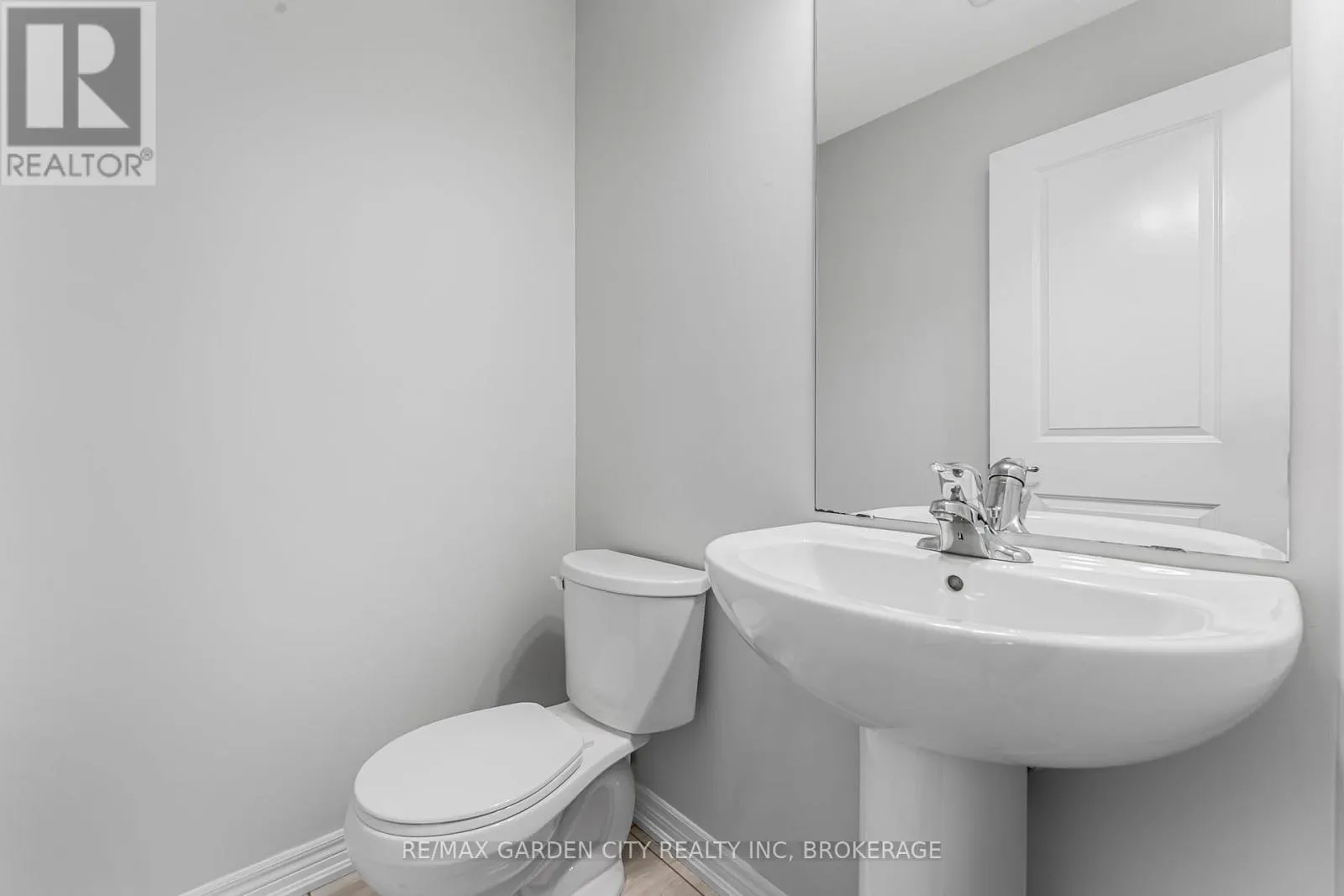 4 - 340 PROSPECT POINT ROAD N, #4