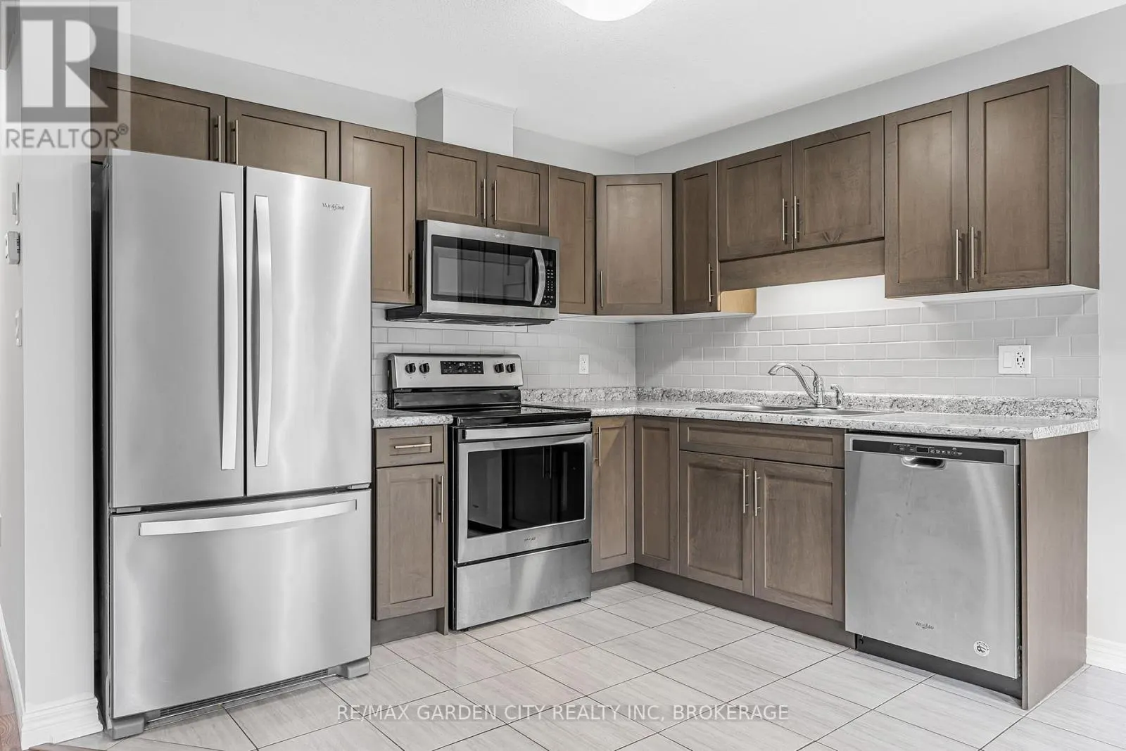 4 - 340 PROSPECT POINT ROAD N, #4