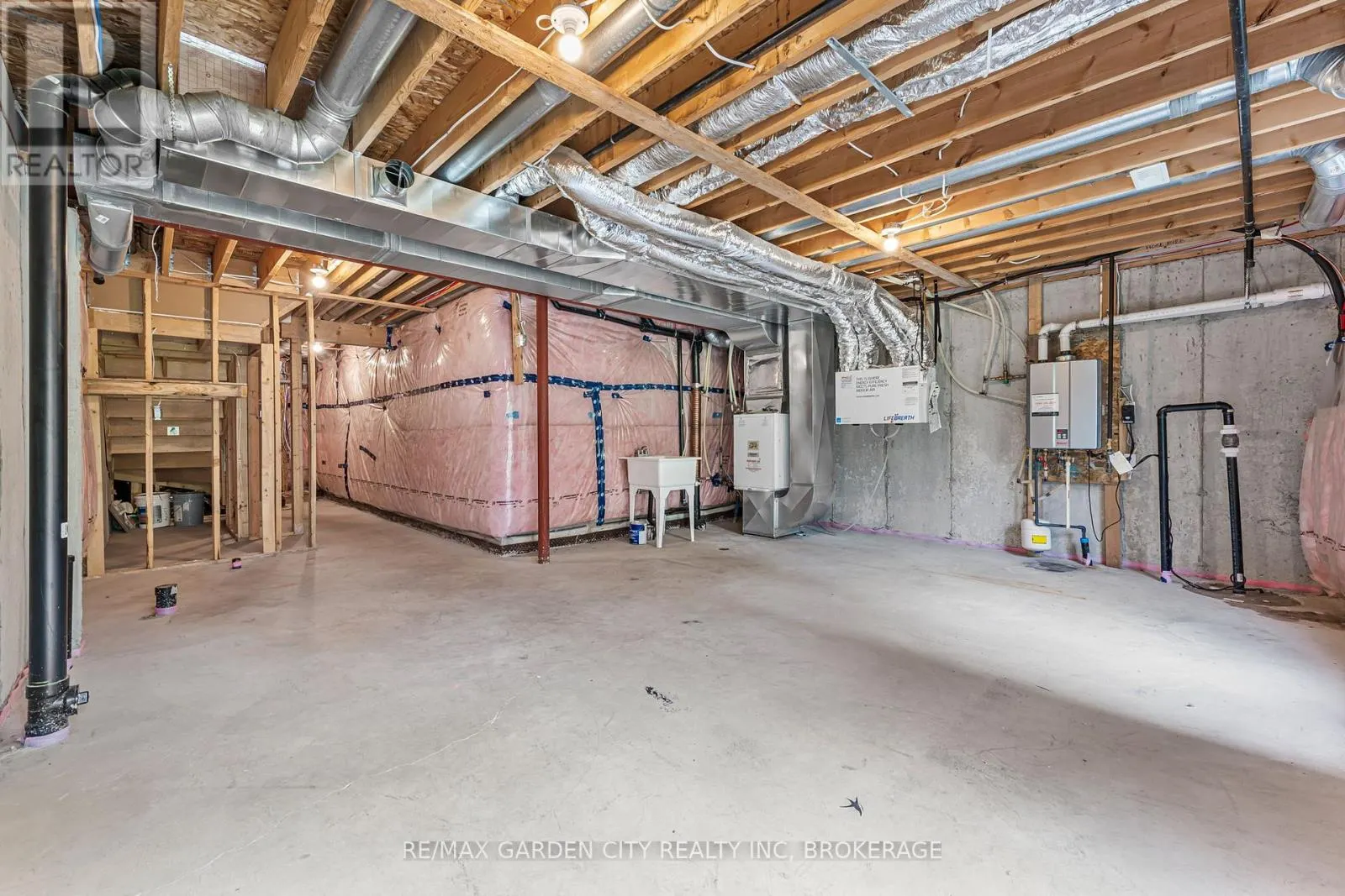 4 - 340 PROSPECT POINT ROAD N, #4