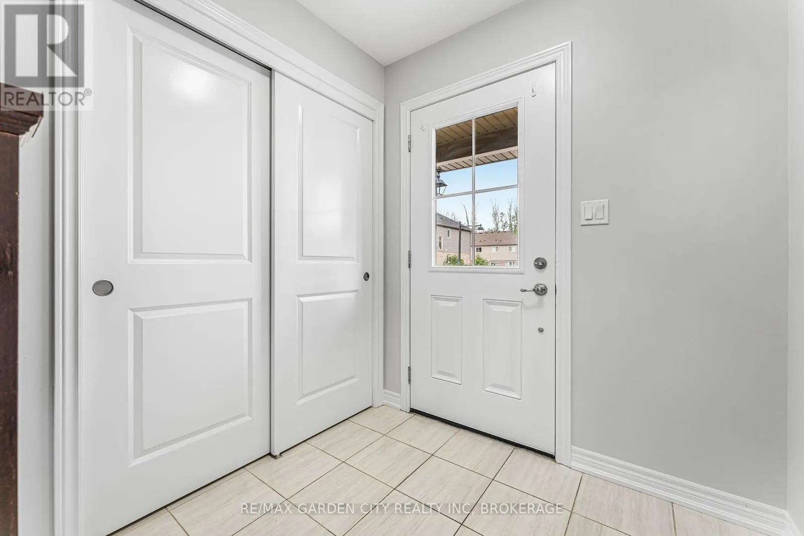 4 - 340 PROSPECT POINT ROAD N, #4