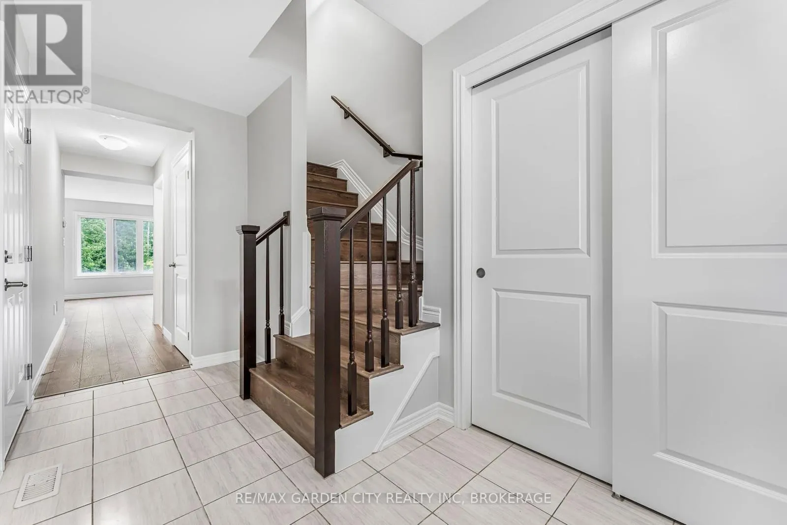 4 - 340 PROSPECT POINT ROAD N, #4