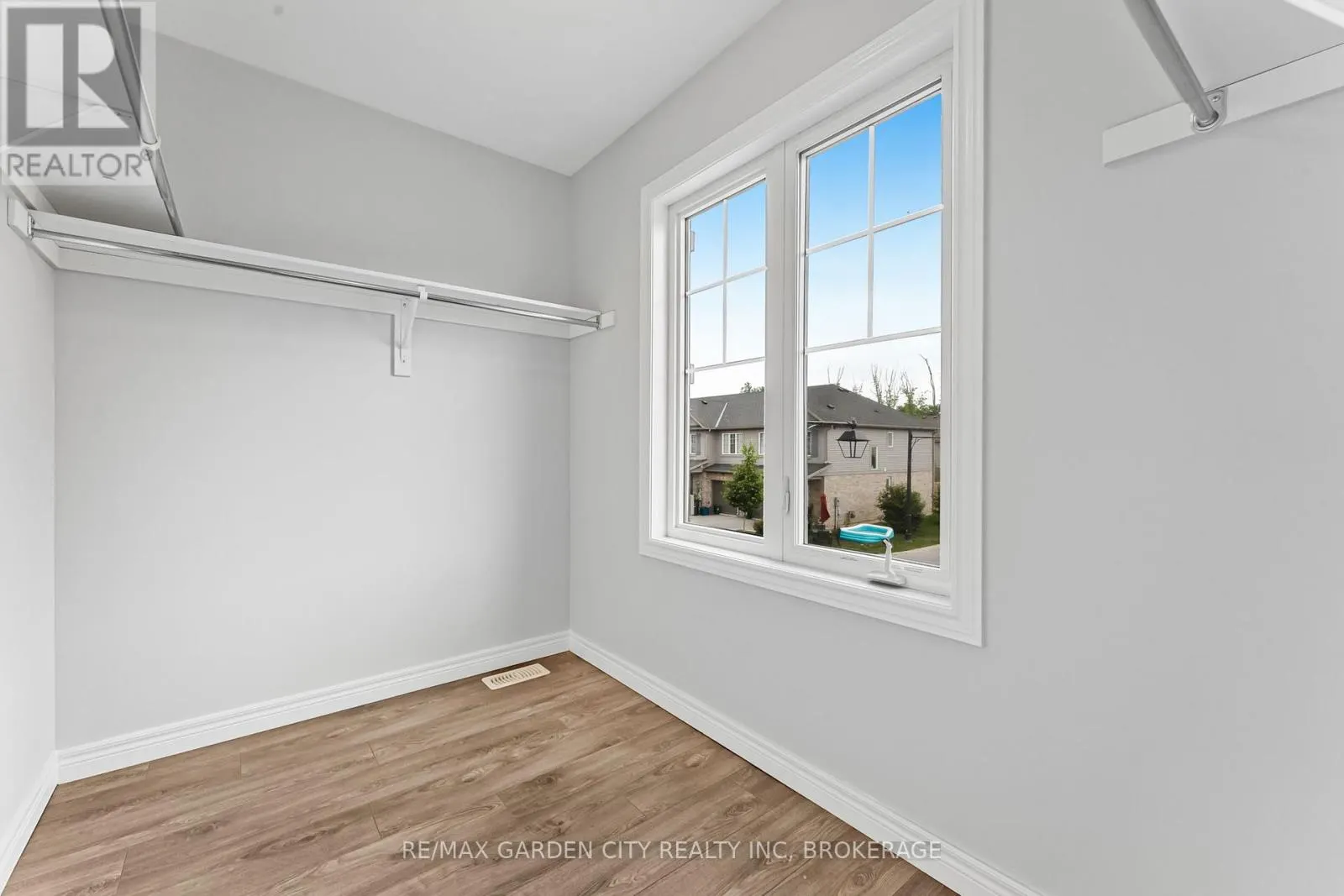 4 - 340 PROSPECT POINT ROAD N, #4