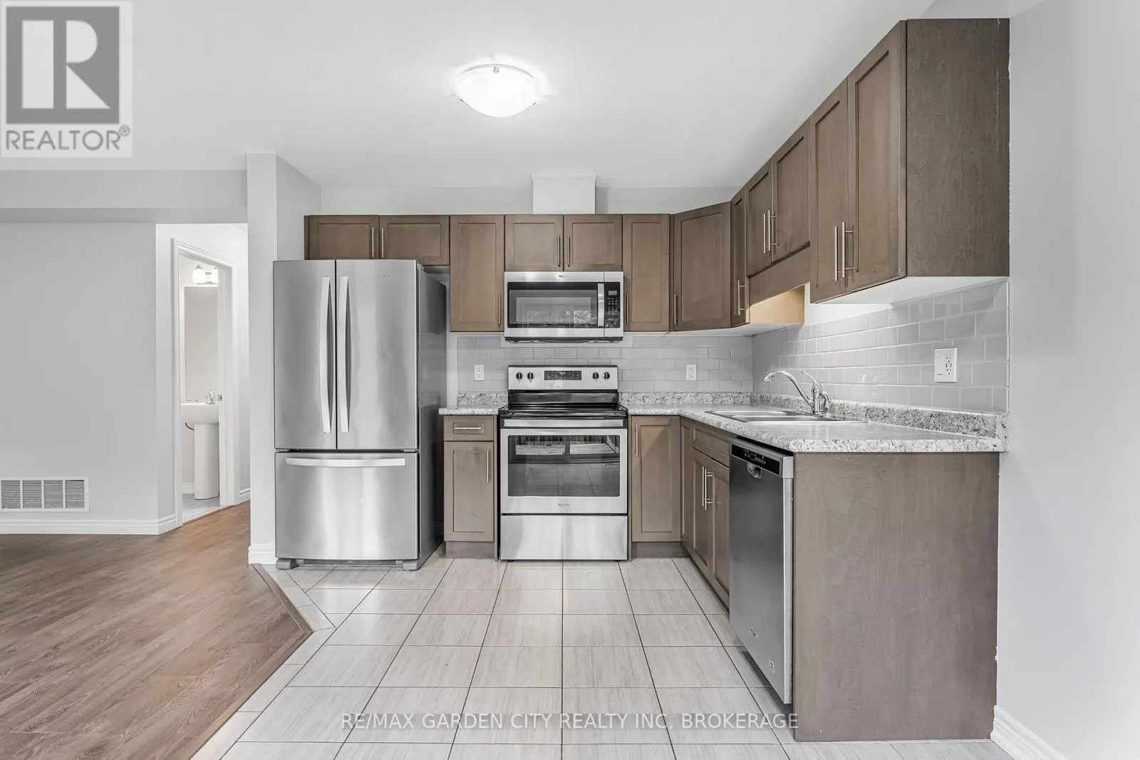 4 - 340 PROSPECT POINT ROAD N, #4