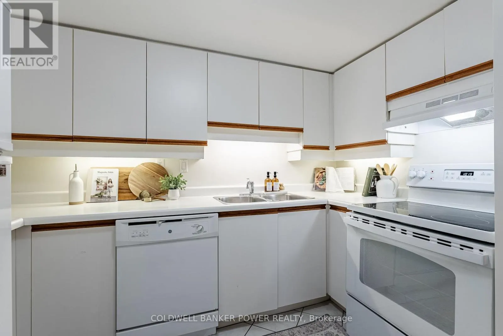 607 - 600 TALBOT STREET, #607