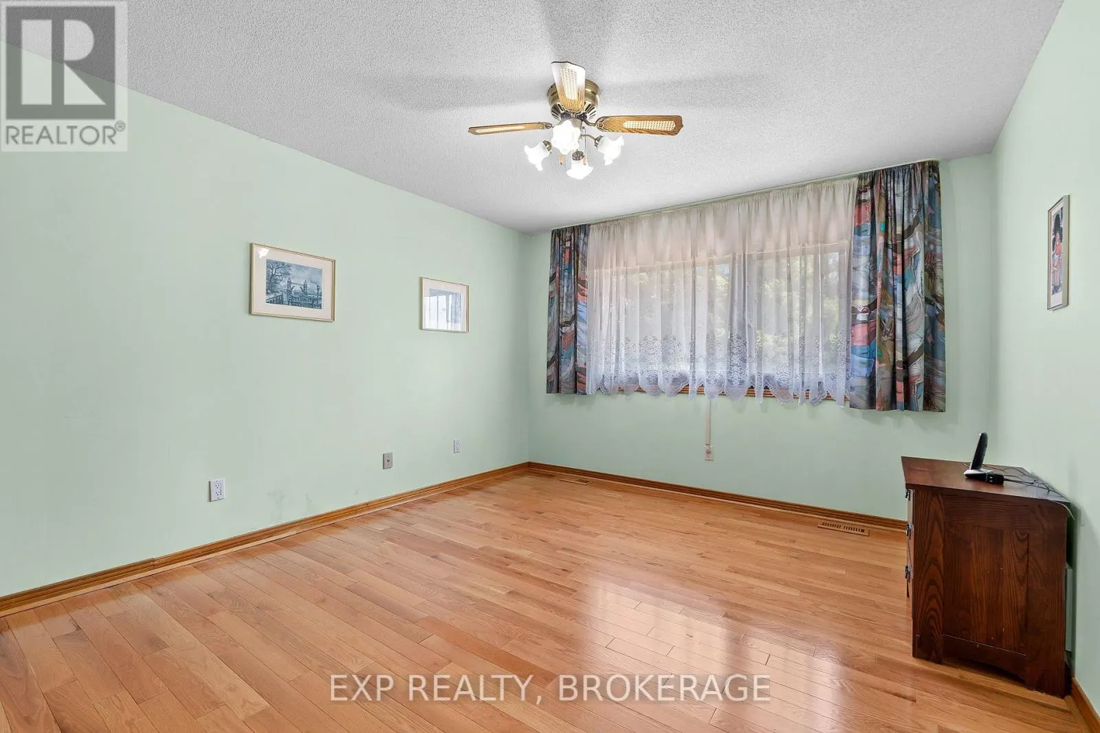 1424 COTTSMERE COURT