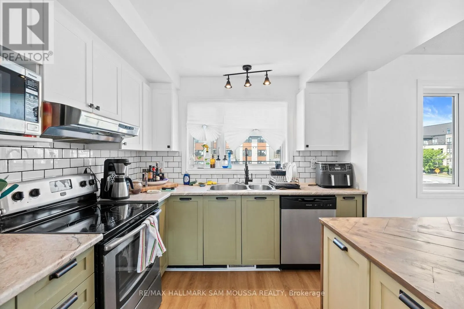 1222 LONGFIELDS DRIVE