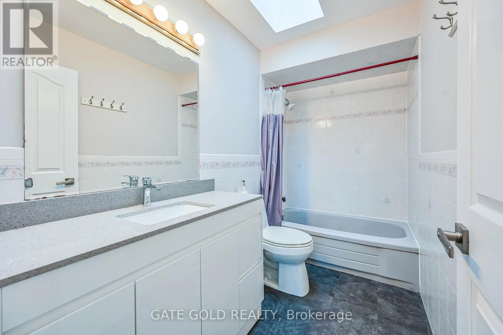 228 HIGHLAND ROAD W