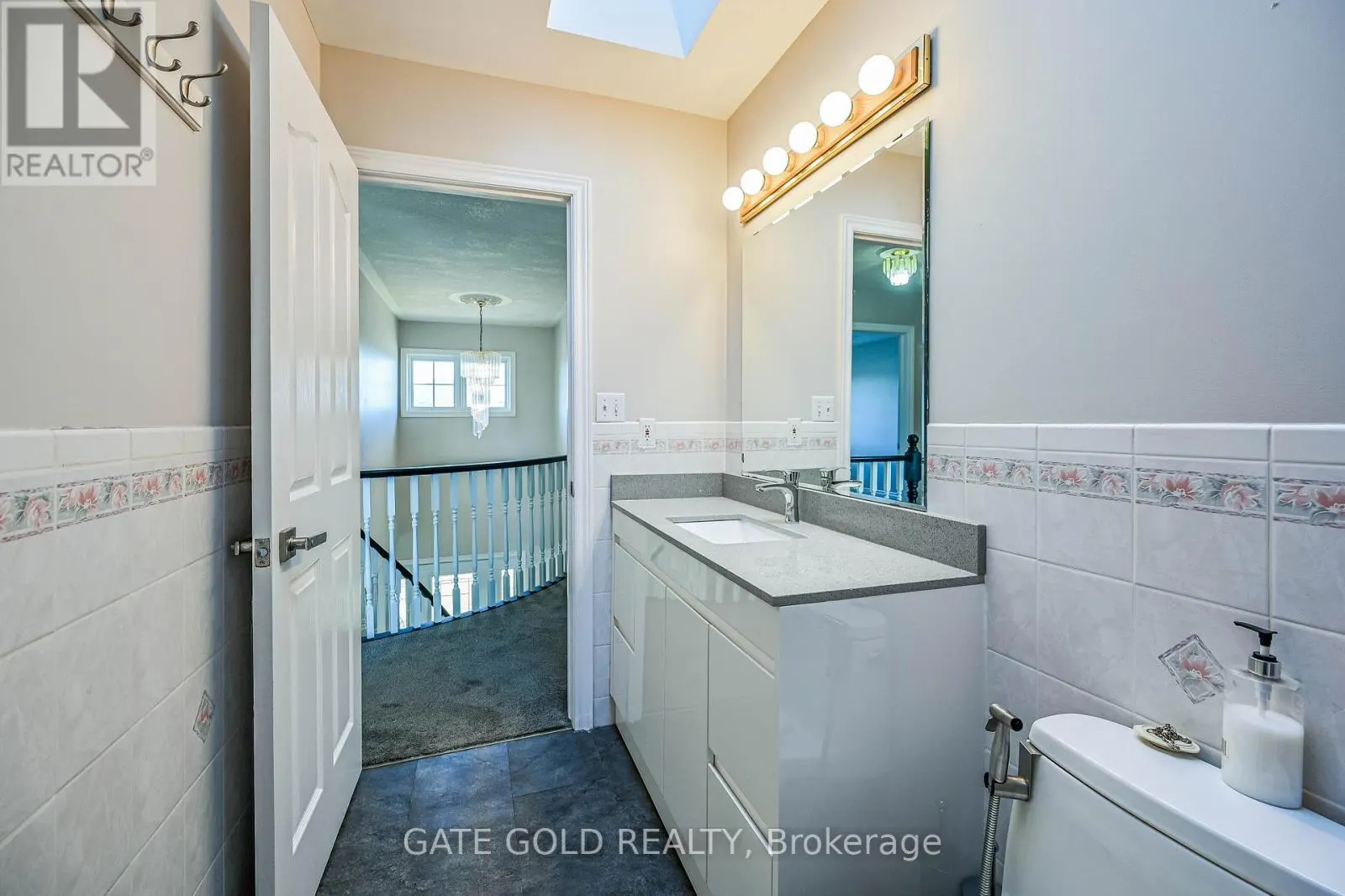 228 HIGHLAND ROAD W