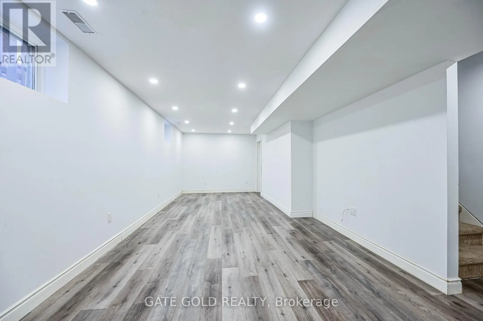 228 HIGHLAND ROAD W