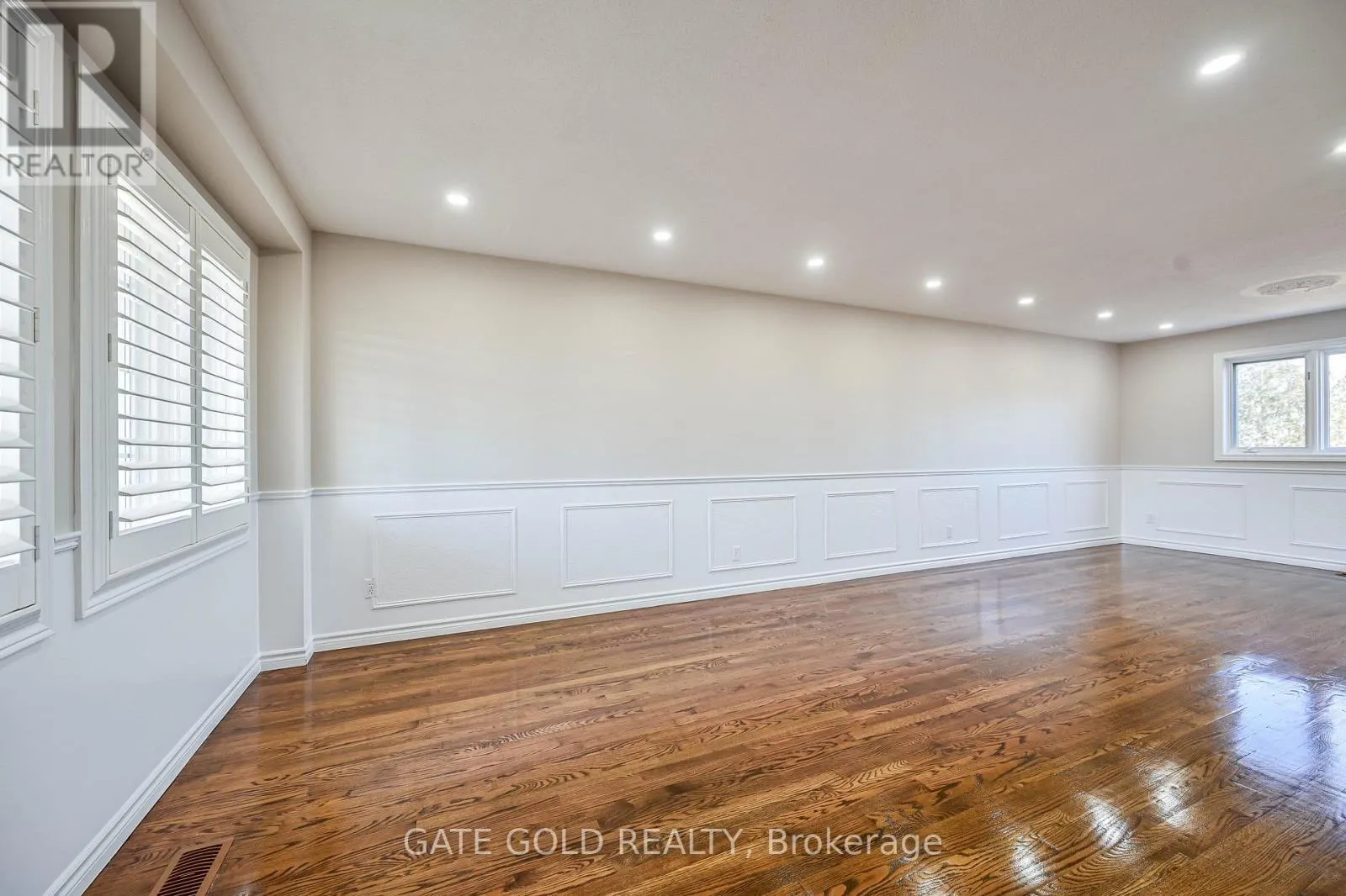 228 HIGHLAND ROAD W