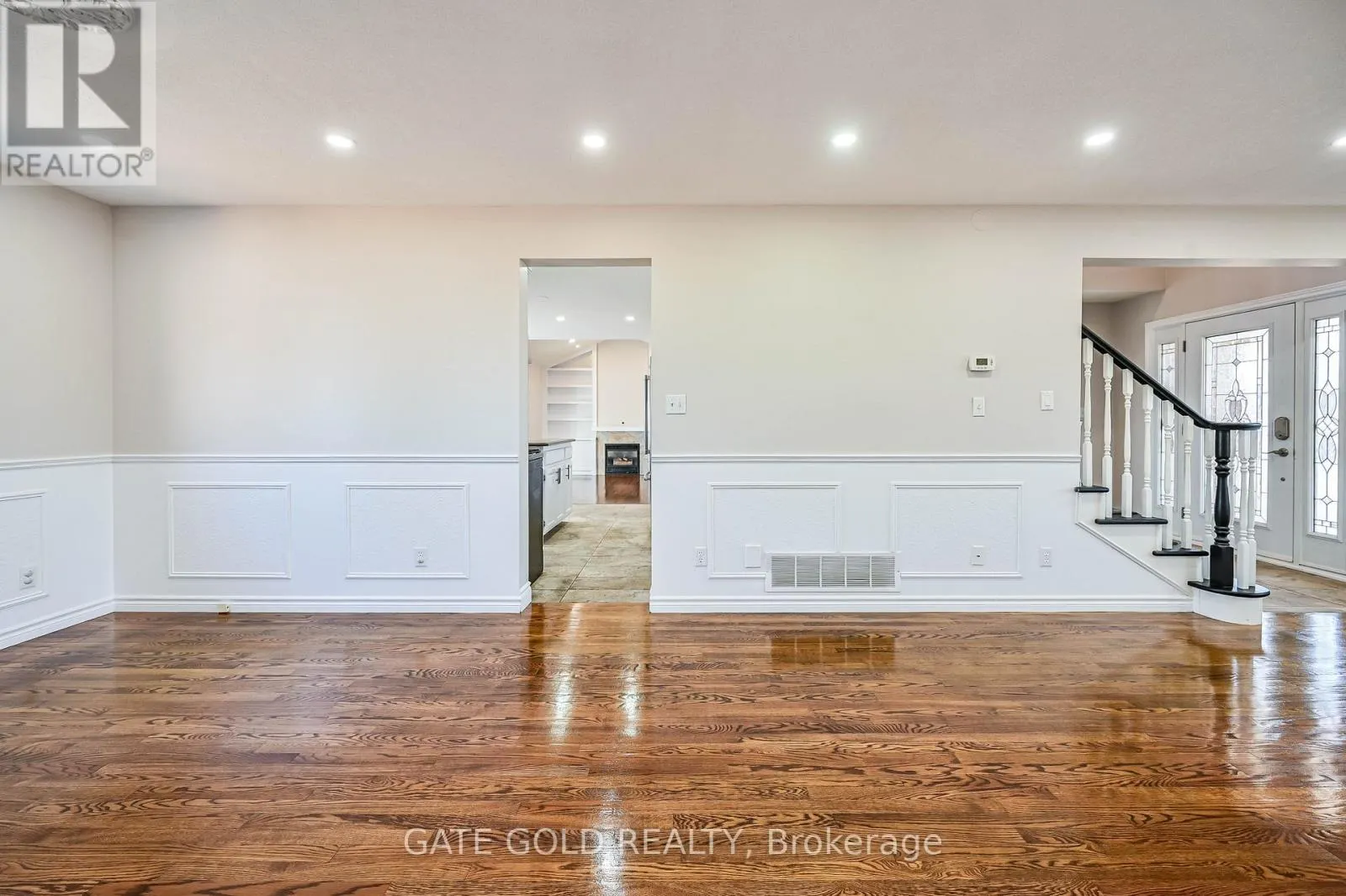 228 HIGHLAND ROAD W