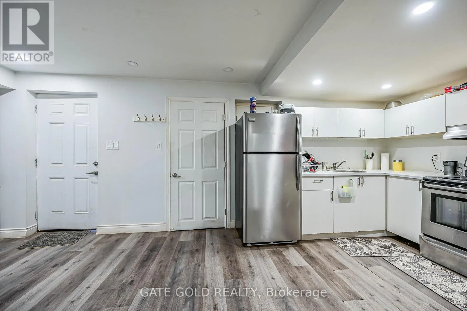 228 HIGHLAND ROAD W