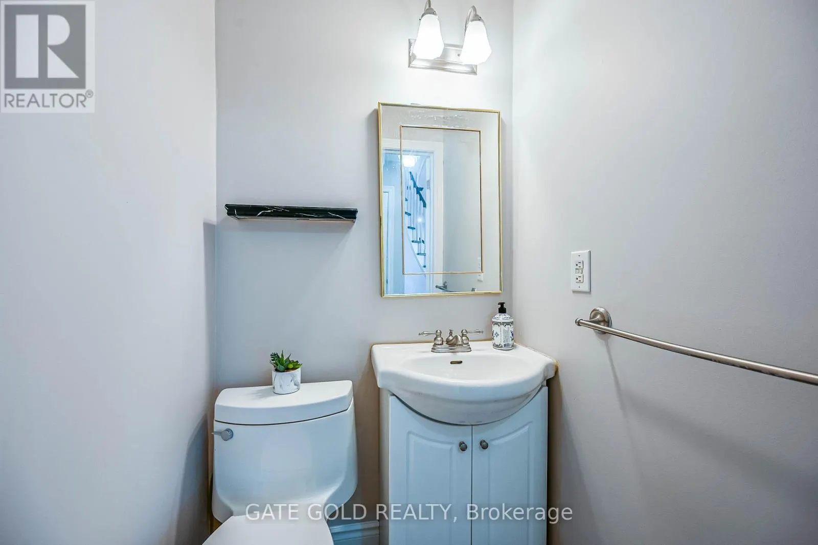 228 HIGHLAND ROAD W